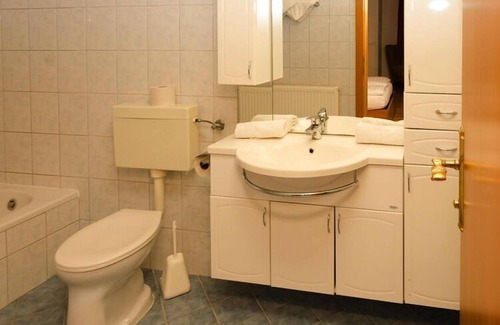 Podersdorf am See Apartment | Flat in Podersdorf am See with garden