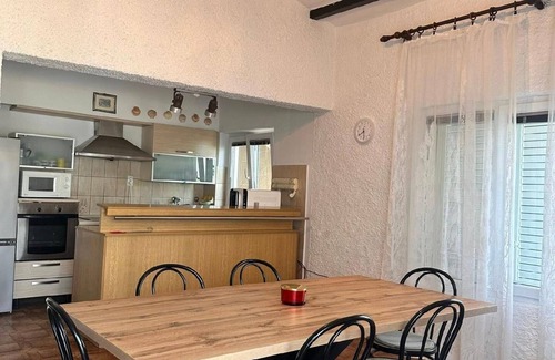 Nevidane House | Flat with water view