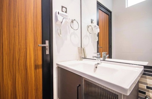 Larut Hotel | Flemington Hotel