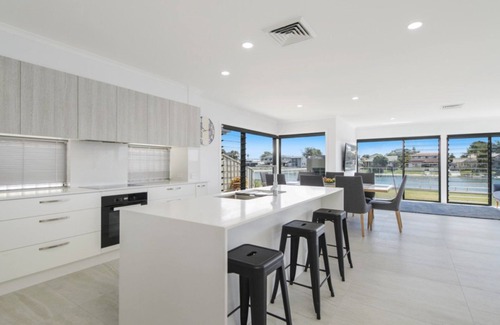 Port Macquarie House | Floating on the Canals - 80 Commodore Cres