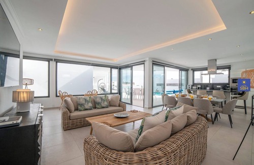 Playa Blanca Villa | Flor de Oro – Playa Blanca near Marina Rubicon with Air Con, Pool, Sauna & Gym