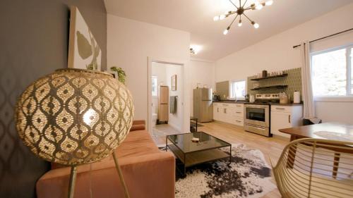 Erbs Cove House | Flora Studio on the Lake