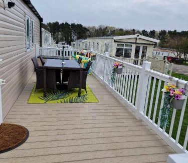Cayton Bay Other | flower pot retreat