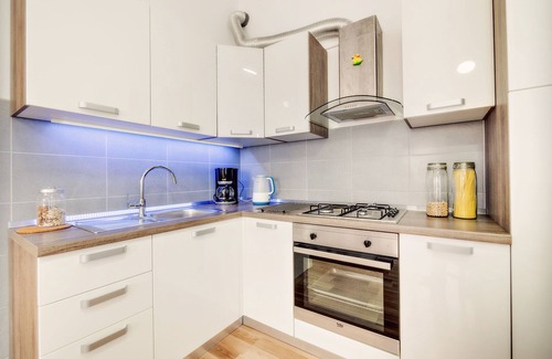 Brodarica Apartment | Fluctus apartments - pet-friendly apartments with a view on the forrest and sea