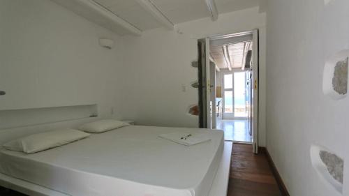 Karavostasis Villa | Folegandros Villas Aspropounta Double Room Beachfront