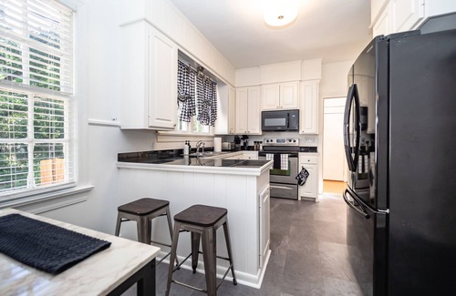 Fondren House | Fondren *King* Bed House in the Heart of Jackson