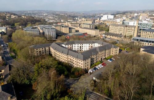 Huddersfield Apartment | For Students Only - Snow Island in Huddersfield