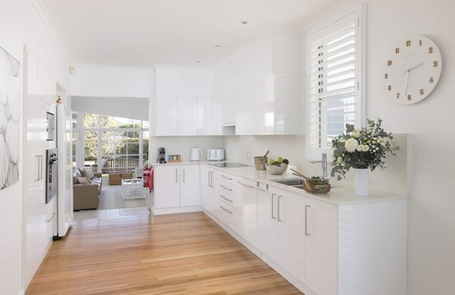 Salamander Bay House | Foreshore Beach House - Stunning waterfront home