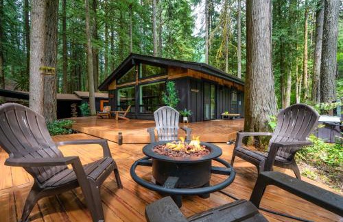 Zigzag House | Forest Cabin Retreat - Dog Friendly - Hot Tub