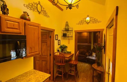 Eureka Springs Historic District House | Forest Glen: Urban Tree House #1