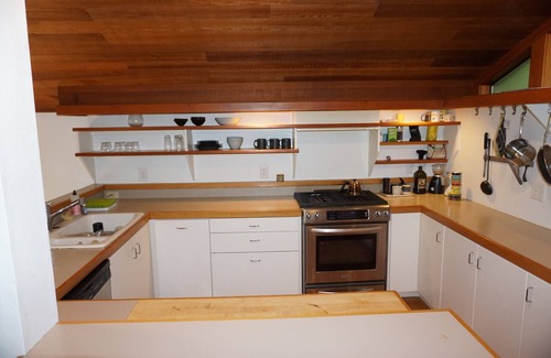 Western House | Forest Retreat in Eugene – Stylish Home w/Hot Tub, Chef's Kitchen & Trails