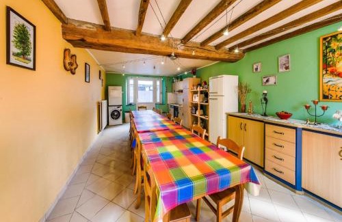 Awenne House | Forestside Escape for 15 Guests