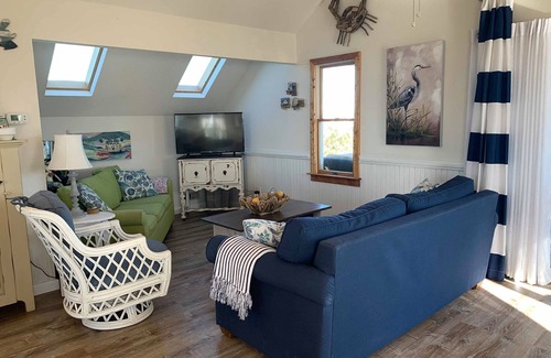 Whalehead Beach Cottage | Forget Me Knot Corolla Oceanside, 5 min walk to ocean, views, private, clean