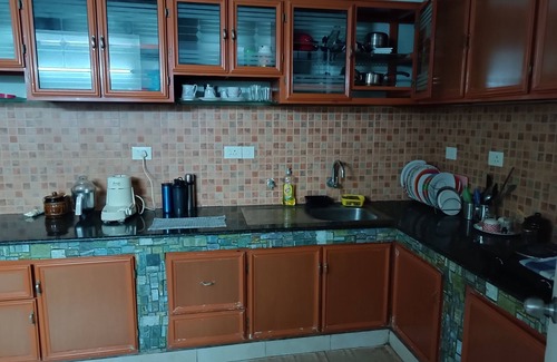 Kannur Apartment | Forget your worries in this spacious and serene space. Wind down RECHARGE !n