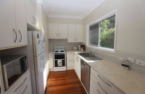 Forster House | Forster Beach House: 2 BR, 1 BA House in Forster, Sleeps 5