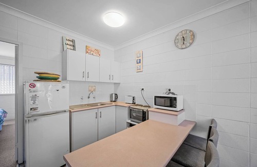 Forster Apartment | Forster Lodge 16: 1 BR, 0.5 BA in Forster, Sleeps 4