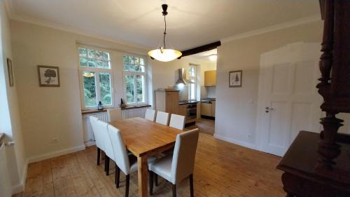 Losheim am See Apartment | Forsthaus Hausbach - Ferienwohnung Hirsch