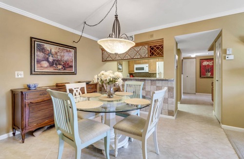 Edgewood Condo | Fort Myers River District Condo Close to Shopping, Dining & Nightlife! Heated Pool & Free Parking!