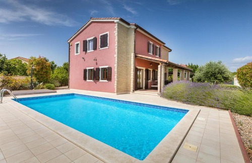 Stokovci House | Four-Bedroom Holiday home Bijazici with an Outdoor Swimming Pool 08