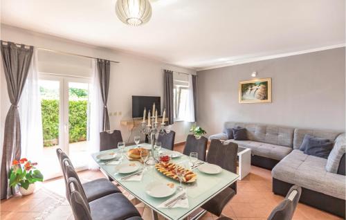 Grubine House | Four-Bedroom Holiday Home In Grubine