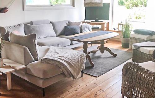 Hjaelteby House | Four-Bedroom Holiday Home In Hjalteby