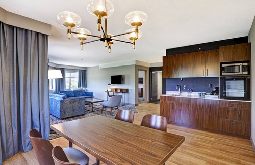 Thorold Hotel | Four Points by Sheraton St. Catharines Niagara Suites