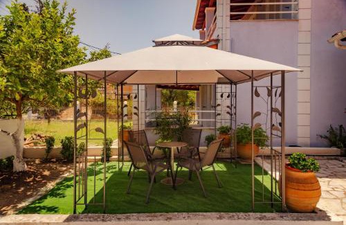 Molos Apartment | Four Seasons Vacation House