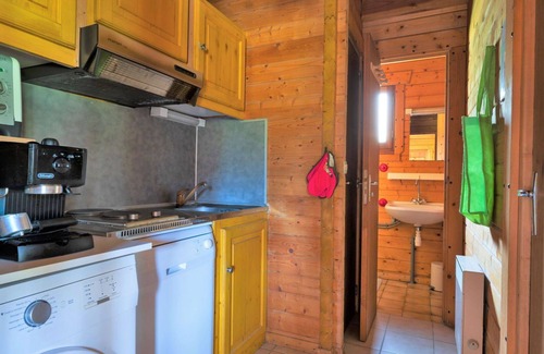 Camps-Saint-Mathurin-Leobazel House | Beautiful private villa for 5 people with TV, terrace and pets allowed