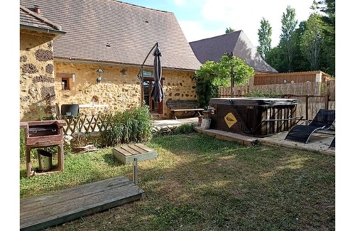 Rouffignac-Saint-Cernin-de-Reilhac House | Gîte Basile 3 2p, spa Privé, Périgord Noir