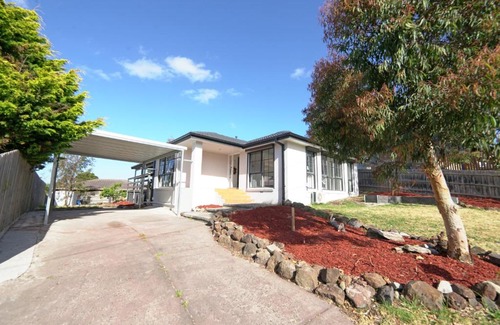 Frankston House | Frankston Beach House Staycation Pet Friendly Holiday House