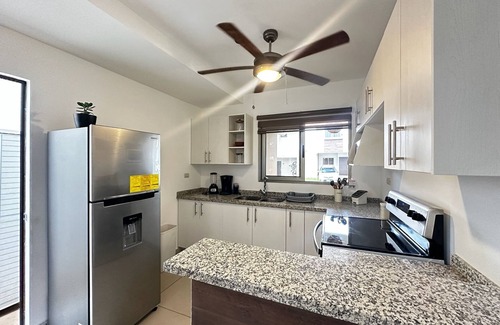 Zaragoza House | FREE AIRPORT PICK UP NOW! Casa bonita y acogedora con piscina en Zaragoza!