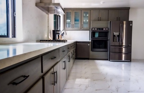 IronShore Estates House | Free arrival meal