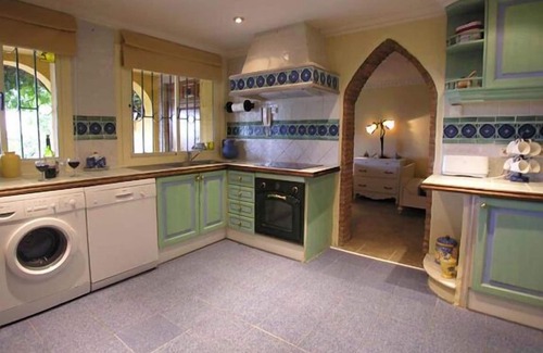 Estepona Villa | Free bar, Private Pool, Jacuzzi, WIFI, Football, Pool Table, Table tennis, Air/C