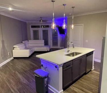 North Decatur Apartment | FREE bottle of wine upon request W/ FREE Parking