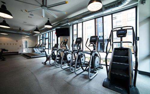 Mile Square Apartment | Free parking Gym & Pool Downtown at CityWay