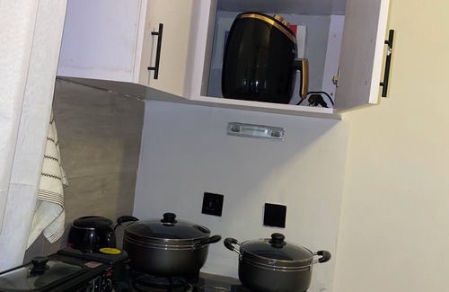 Kampala Bed & Breakfast | Free secure parking and unlimited wifi with Netflix.