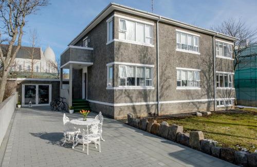 Downtown House | Freyja Guesthouse & Suites