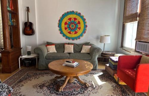 Berwyn Apartment | Friendly Abbey Road Retreat