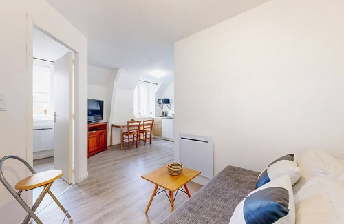 Ecartelee-Bonabry-Orieres-Paron Apartment | Friendly and functional apartment in the heart of the town of Fougeres.