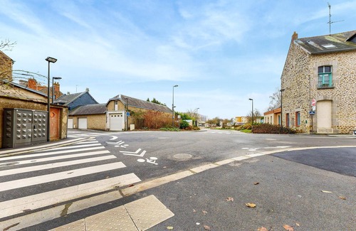 Ecartelee-Bonabry-Orieres-Paron Apartment | Friendly and functional apartment in the heart of the town of Fougeres.