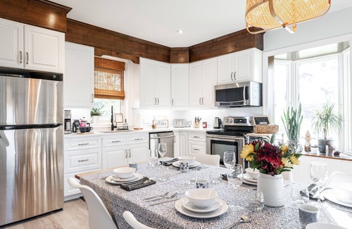 Perth South House | Friends & Family Getaway: 2 Kings + 1 Queen, Wifi, BBQ, Firetable, Games, 2TVs!