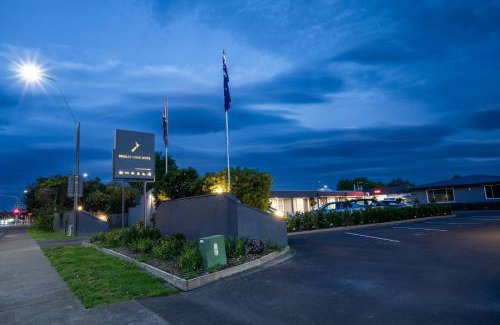 Hastings Hotel | Frimley Lodge Motel - with Airport Shuttle service- Best Location in Town