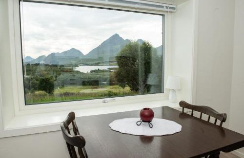 Vestvagøy House | Frittliggende hjem med nydelig utsikt