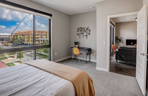 Highland Apartment | FRONTDESK Five Two At Highland Apts Downtown Austin