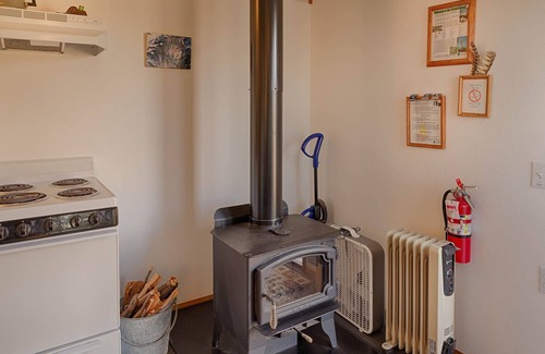 Oroville Cabin | Frontier-style cabin with kitchen & wood stove.