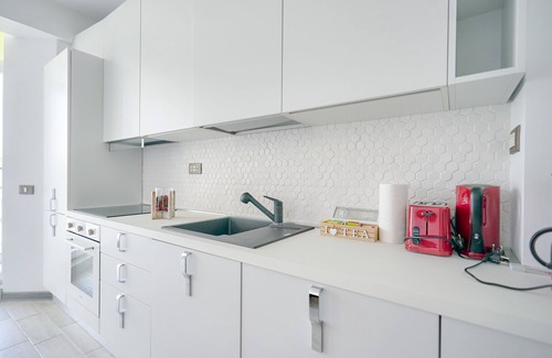 Mamaia-Sat Apartment | FRONTVIEW BEACH APARTMENT