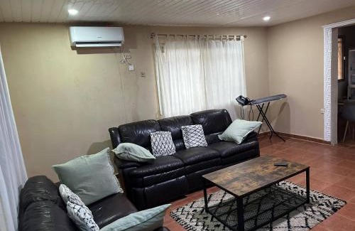 Freetown House | Full AirCon- 3Bed Villa- A c- WiFi- HotWater