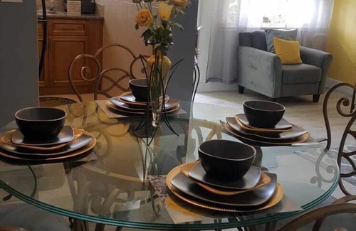 Bahamas Terrace Apartment | Full Apartment Near Beach, Bars, Restaurant