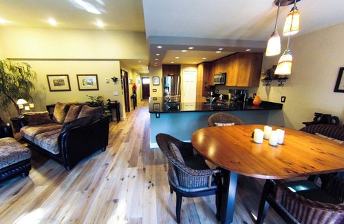 Moss Bay Condo | Fully furnished and remodeled tranquil setting in Kirkland.