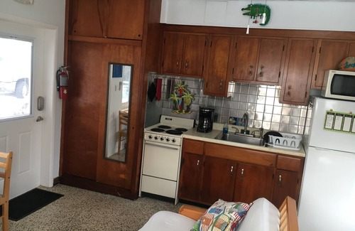 Marathon Apartment | Fully furnished studio, 50 yards from ocean, shared pool, fishing-jetty